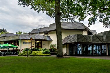 Außenansicht der Stadhalle in Betzdorf